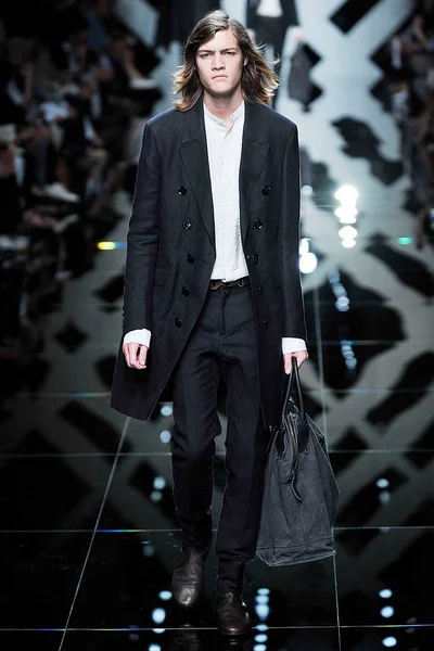 Look 14